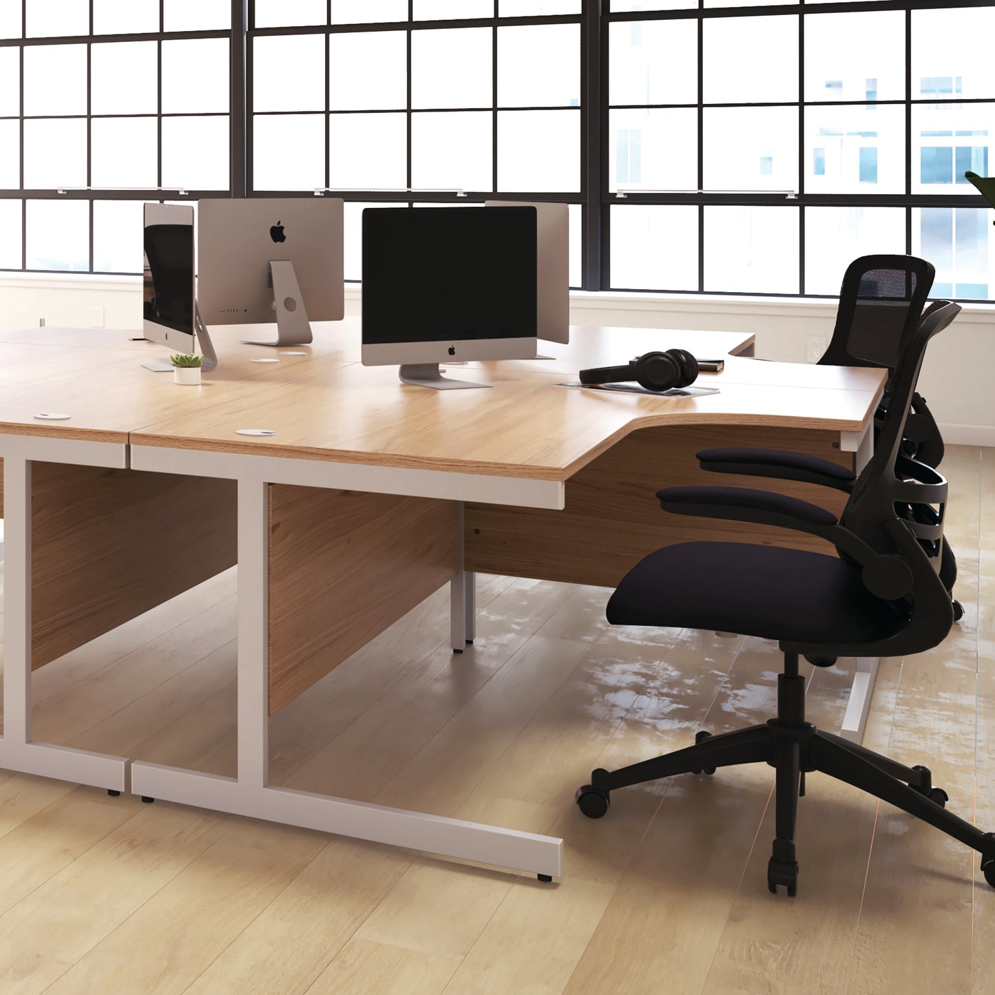 First Rectangular Cantilever Desk 1600x800x730mm Nova Oak/White KF803478