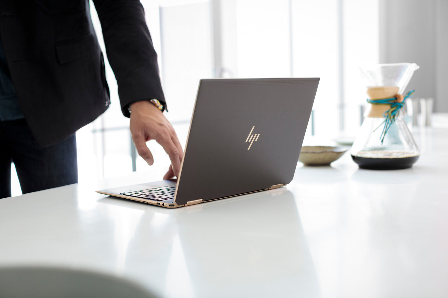 HP Spectre x360 13-ap0010na Intel® Core™ i7 i7-8565U Hybrid (2-in-1) 33.8 cm (13.3") Touchscreen Full HD 16 GB DDR4-SDRAM 1.02 TB SSD Wi-Fi 5 (802.11ac) Windows 10 Home Black, Silver