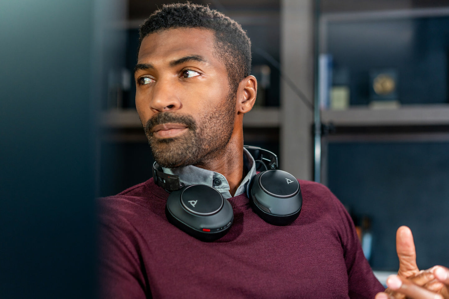 POLY Voyager Surround 80 UC USB-C Headset +USB-C/A Adapter
