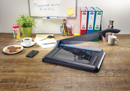 Avery Office Guillotine 310mm Cutting Length 15 Sheet Capacity A4 GUA4