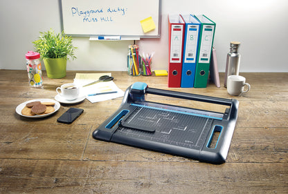 Avery A4 Precision Trimmer (340mm Cutting Length, 30 Sheet Capacity) P340