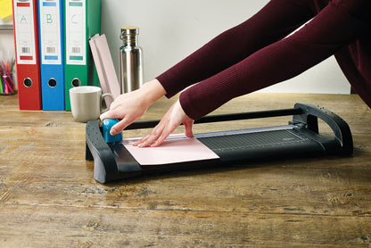 Avery A4 Office Trimmer (315mm Cutting Length and 12 Sheet Capacity) A4TR
