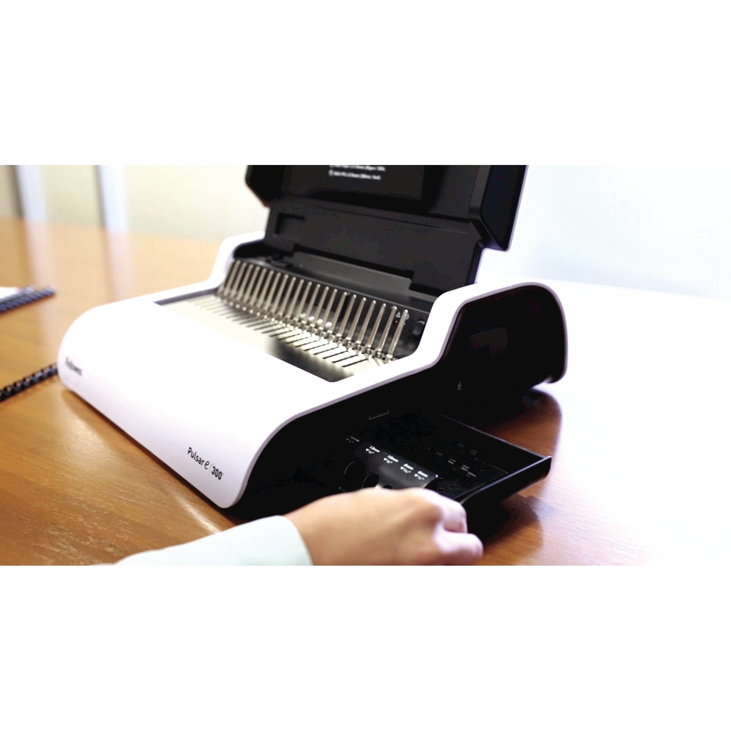 Fellowes Pulsar A4 Electric Comb Binding Machine 5620701