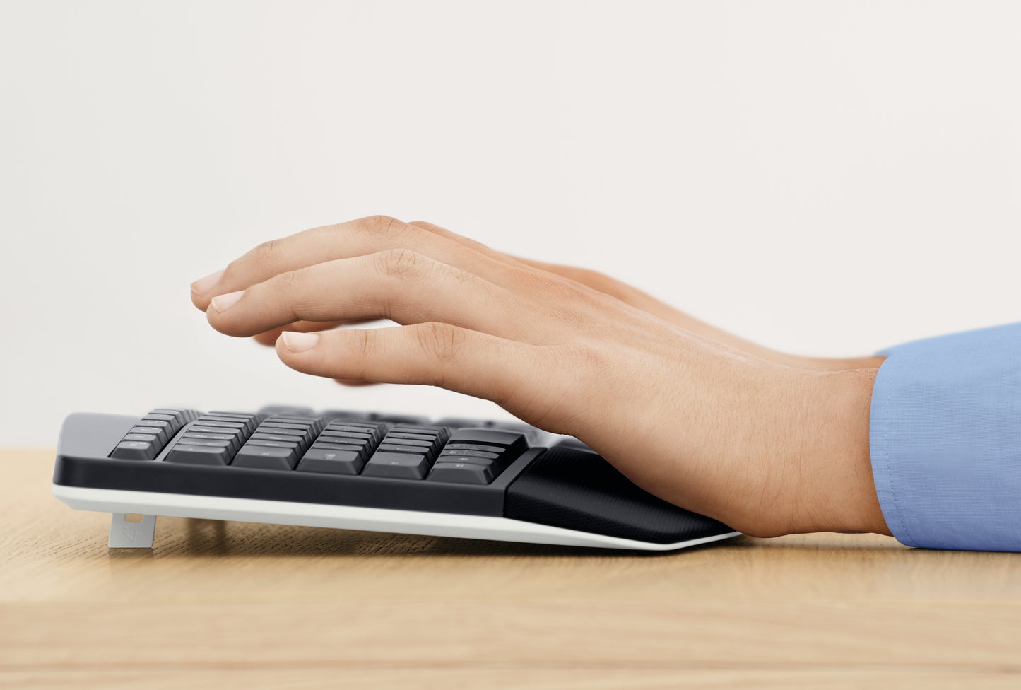 Logitech MK850 Wireless Keyboard and Mouse Set QWERTZ German Bluetooth Smart Black 920-008224