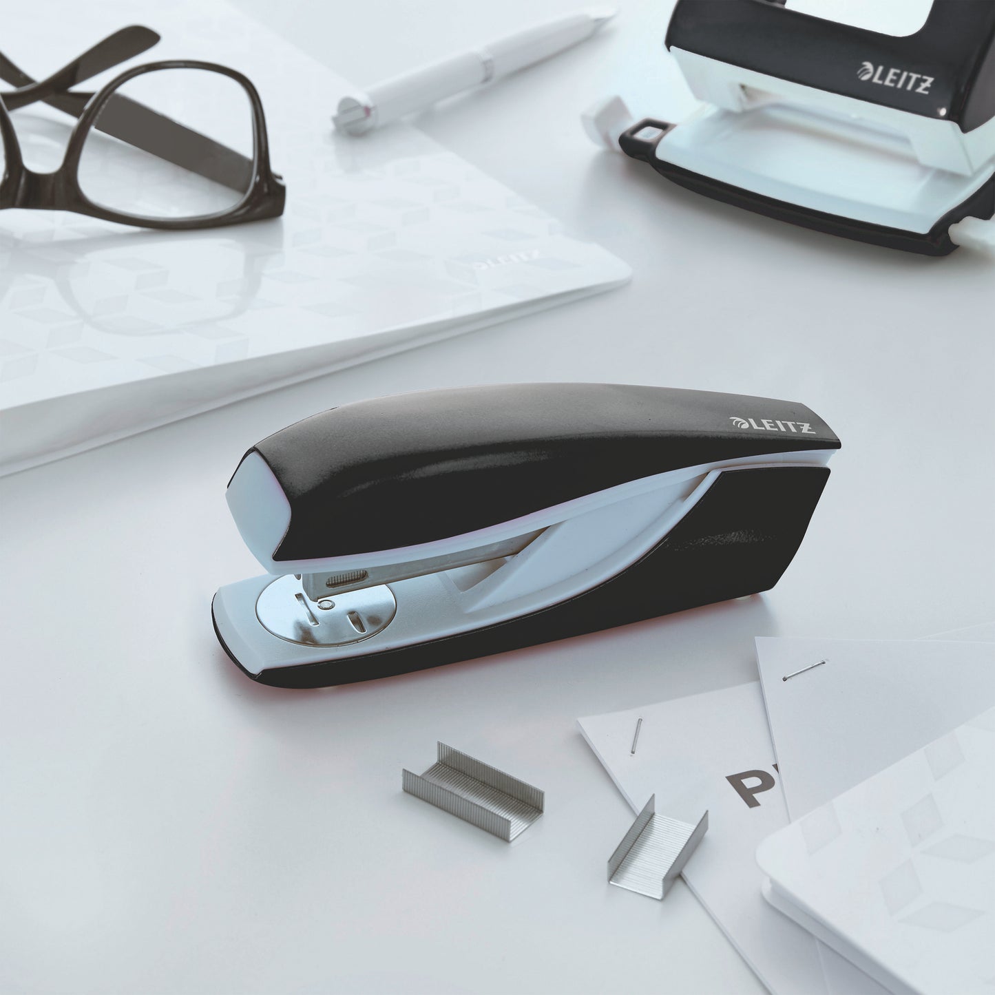 Leitz Stapler WOW 5502 Metal 30 sheets