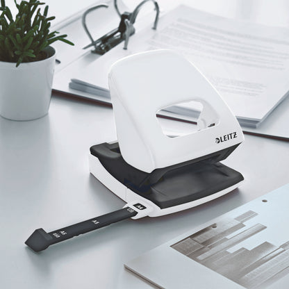 Leitz Hole Punch WOW 5008 Metal 2-hole / 30sheets