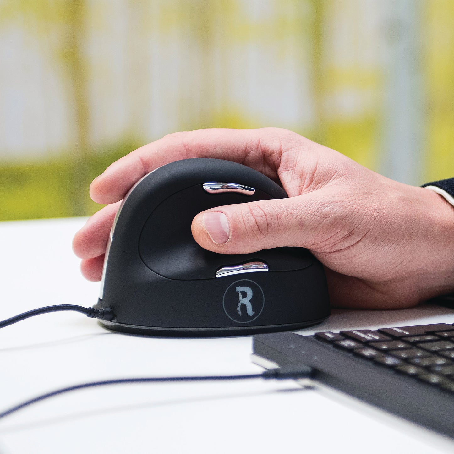 R-GO HE Ergonomic Vertical Wired Mouse Large Right Hand RGOHELA